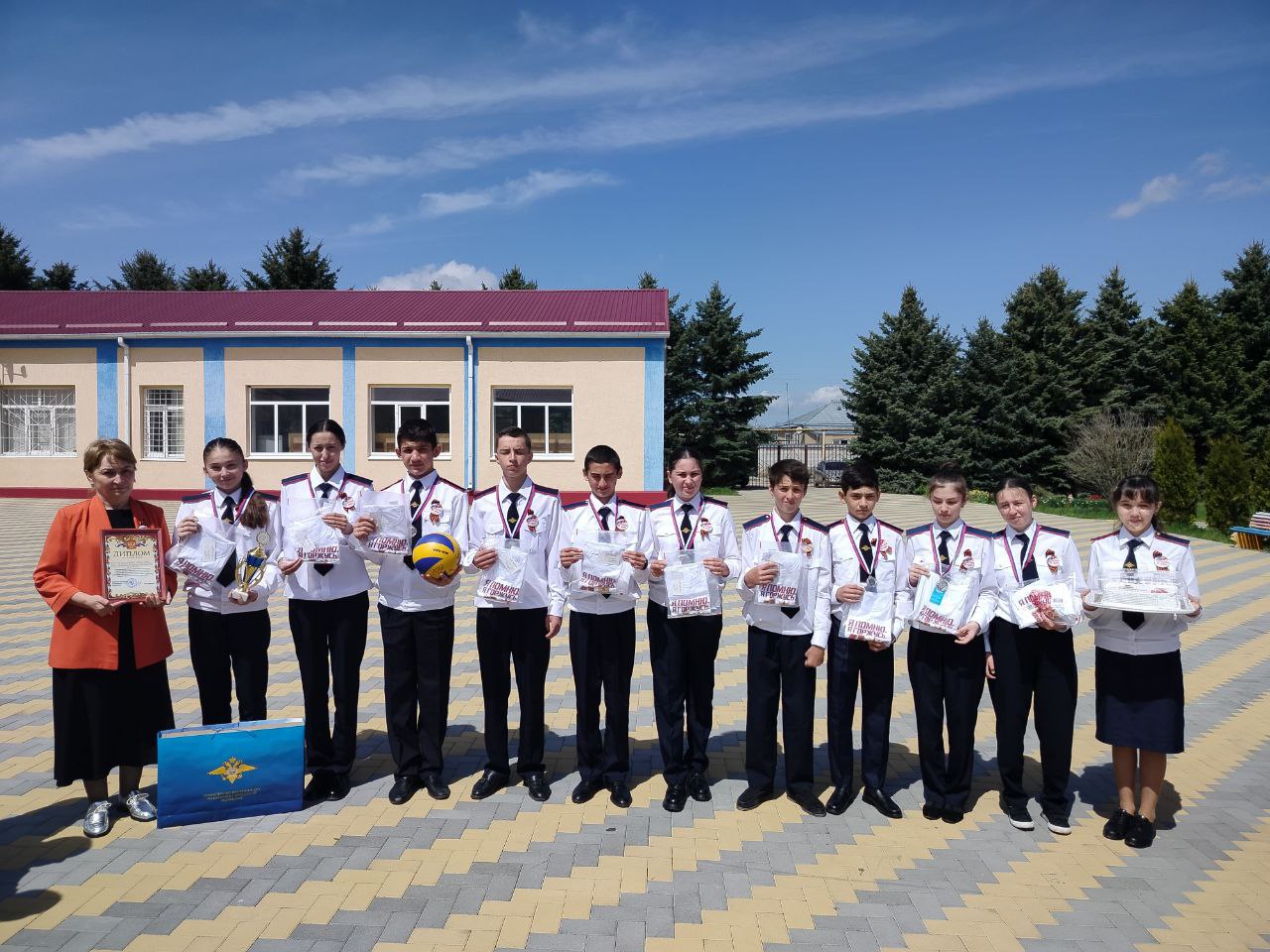 Торжественное награждение команды полицейского 8 класса,.