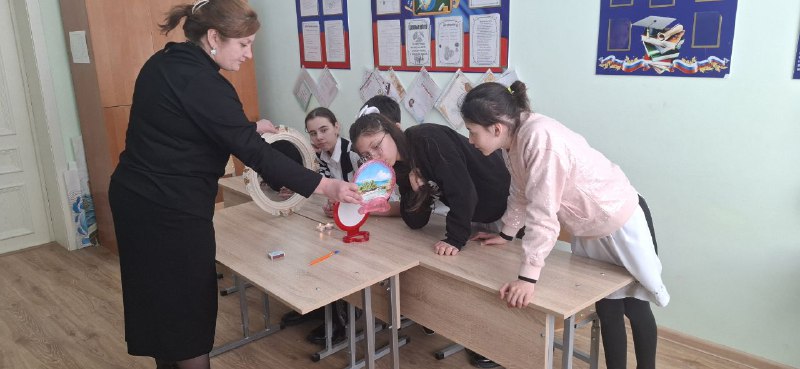 Практическое занятие “Преломление света. Полное внутреннее отражение.”.